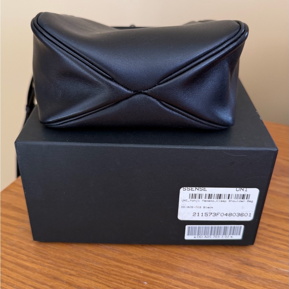 Yohji Yamamoto Black Sculpted Leather Crossbody - Picture 4 of 7